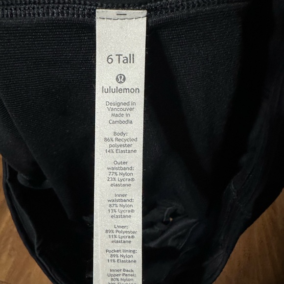 lululemon athletica Pants - Lululemon short Speed Up mid rise